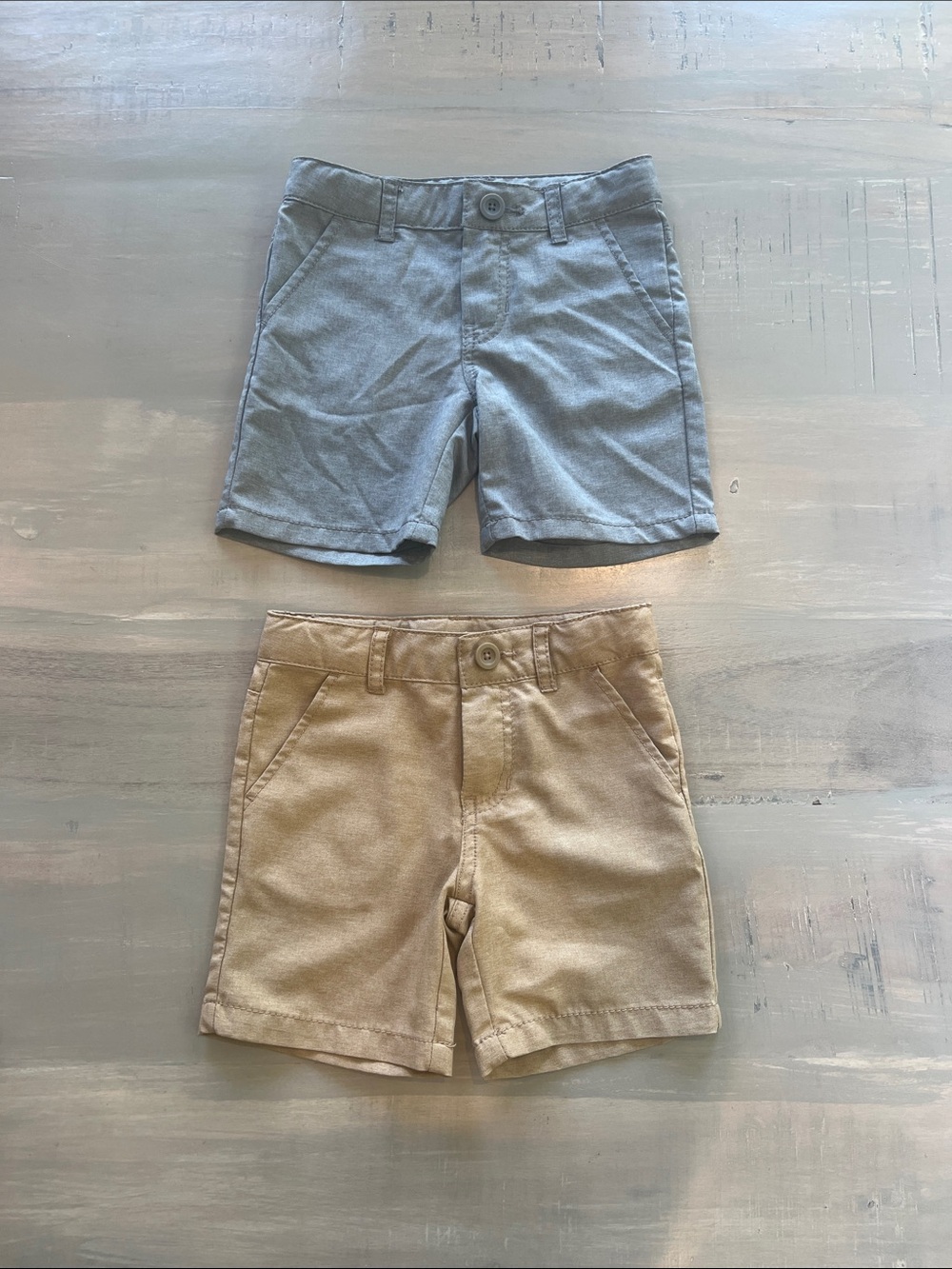 EUC - 4T - Woven Quick Dry Chino Shorts - Cat & Jack - Khaki & Grey - 2 Total 🤎